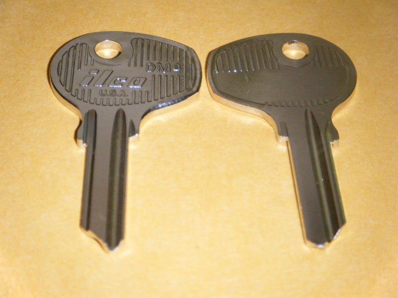 One ILCO Key Blank Compatible with Porsche 1963 1964 1965 1966-912 911 901 356B 356C 356SC (1 Key) Photo Shows 2 Keys to Show Both Sides of The Key